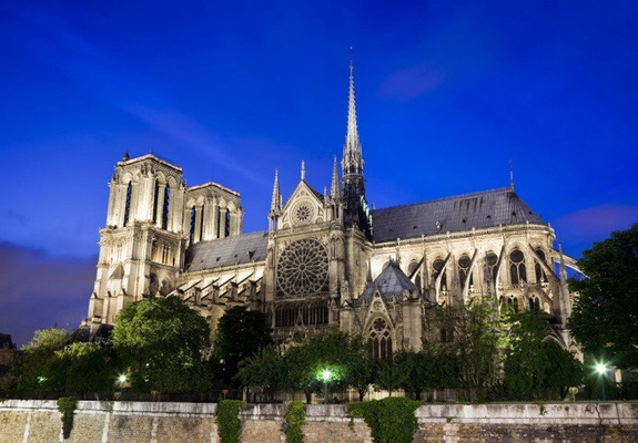 KATEDRA NOTRE DAME + LED